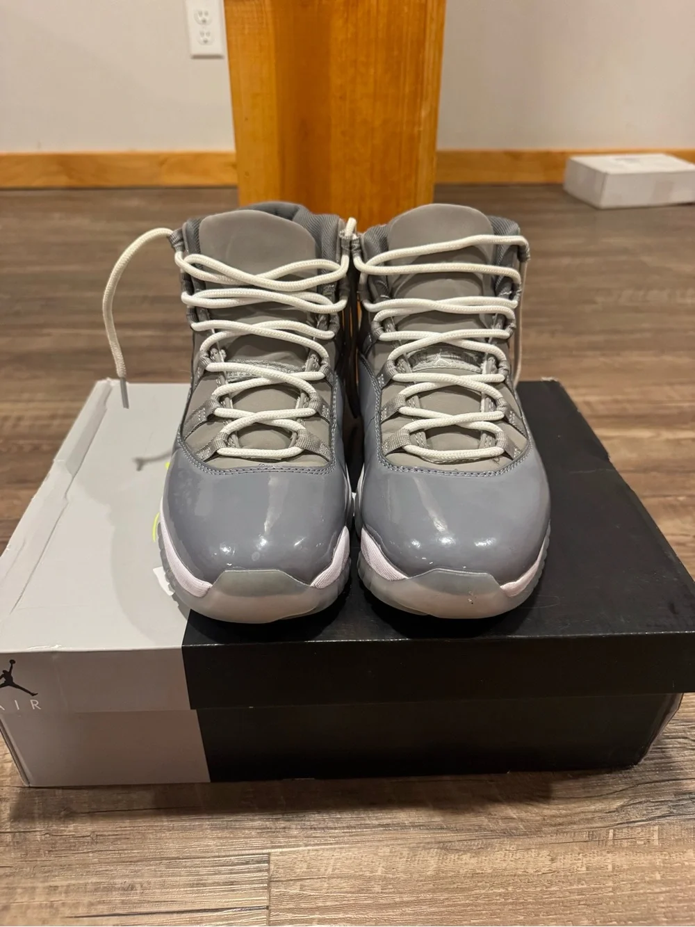 Jordan free feel grey”